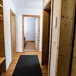شقة Haus Golmenegg,